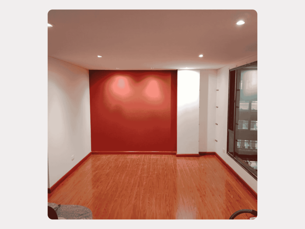 Pared pintada de rojo
