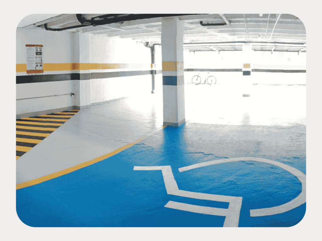 Parqueadero pintado, zona discapacitados